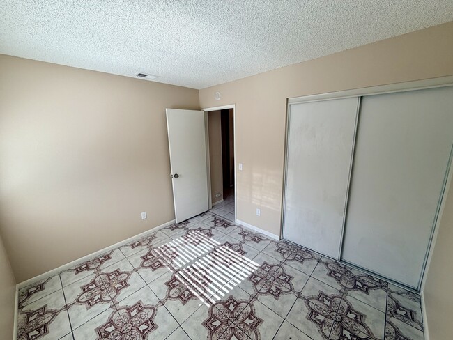 Building Photo - 2036 Orchard Dr