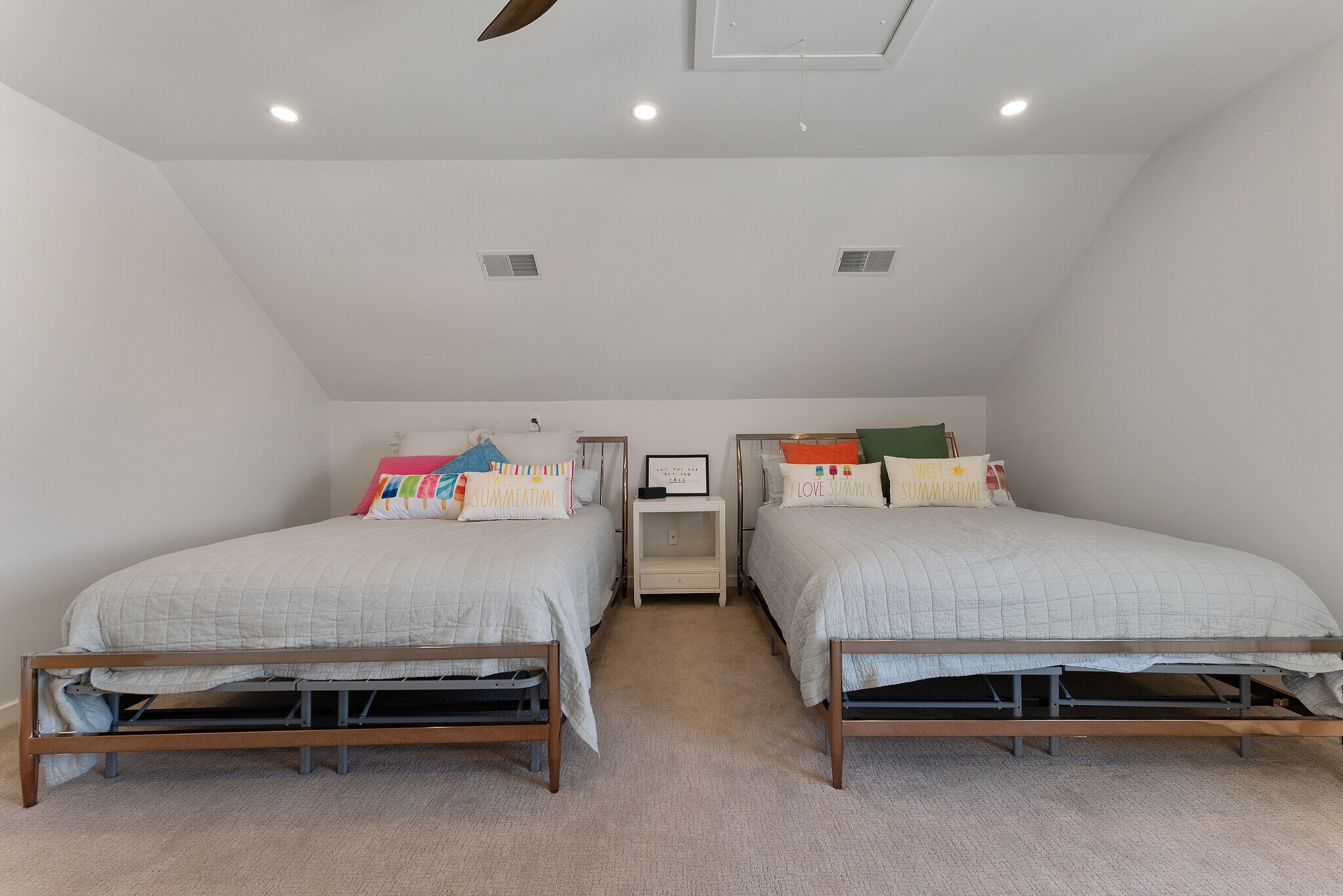 Building Photo - 7600 Bayshore Dr