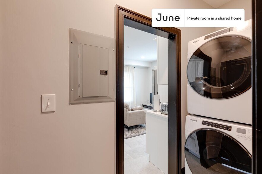 Building Photo - Room in Shared 4 bed/1.5 bath home in South Boston
