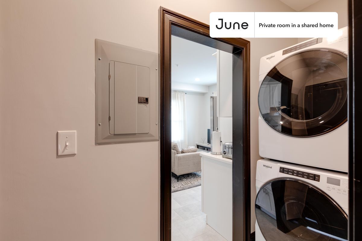 Building Photo - Room in Shared 4 bed/1.5 bath home