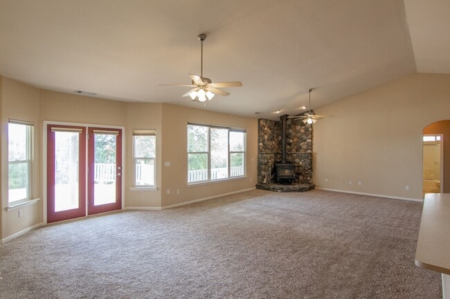 Building Photo - Country Home for Rent on Acreage | 3.5 Acres, 3 Car Garage, Deck, Pet Friendly