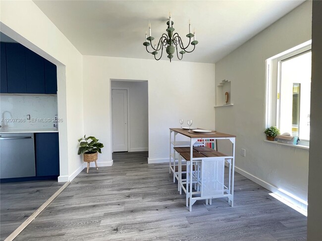 Building Photo - 401 NE 14th Ave