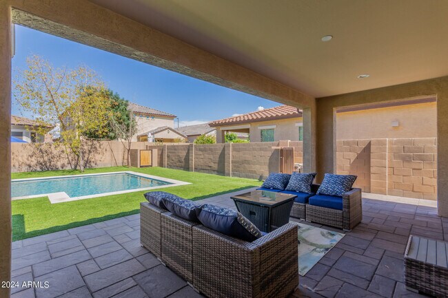 Building Photo - 5429 S Luiseno Blvd