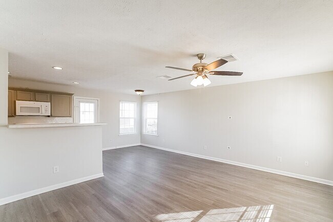 Building Photo - 324 Sarna Dr