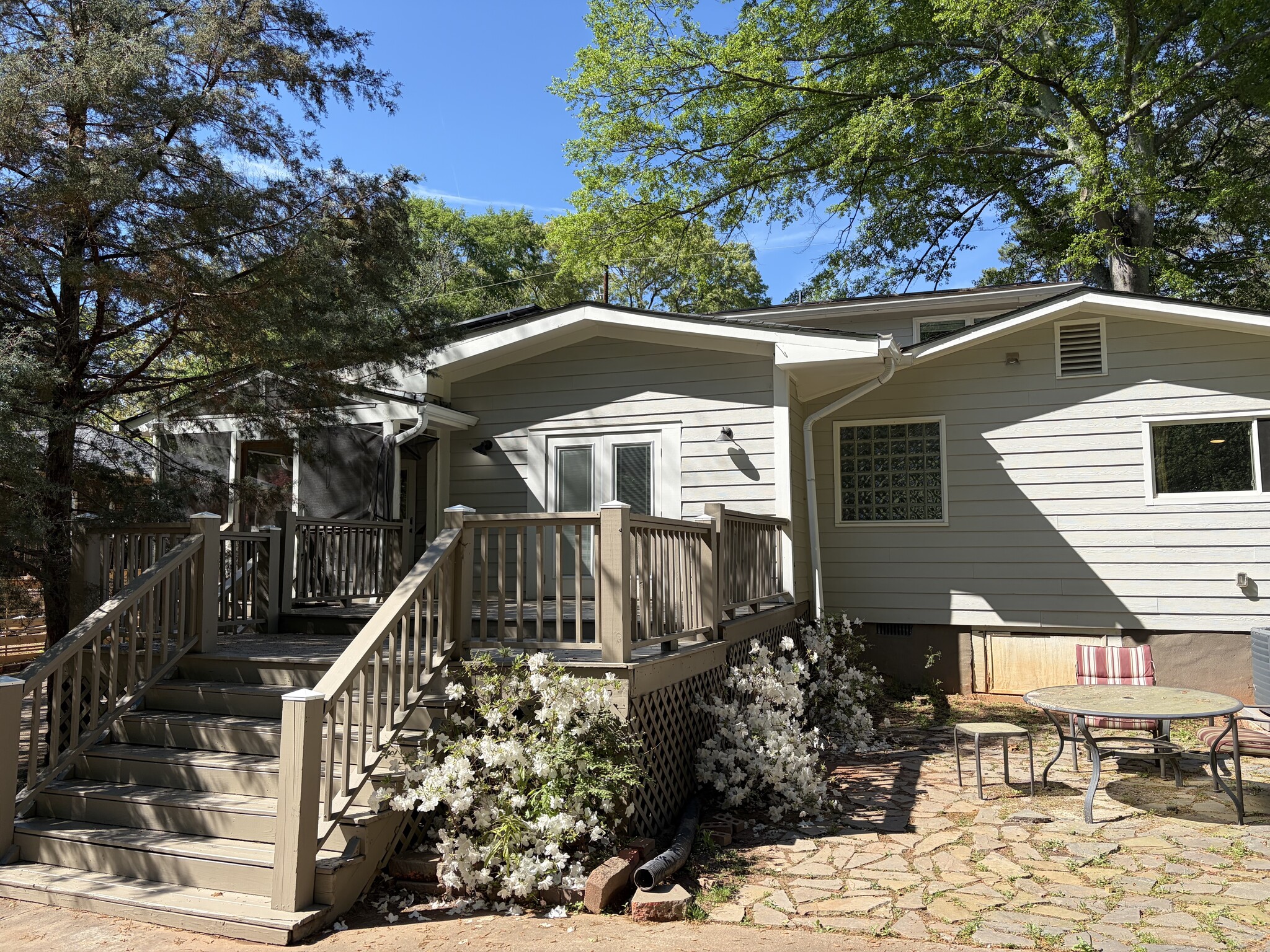 Building Photo - 1357 Lochland Rd SE