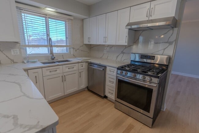 Building Photo - 4345 Mumford Dr