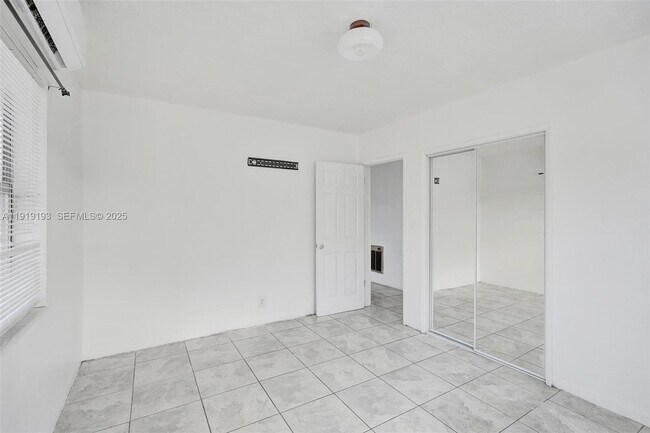 Building Photo - 29 SW 8th Ave