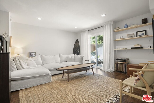 Building Photo - 27462 Country Glen Rd