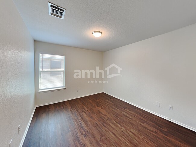 Building Photo - 412 Saddlehorn Way