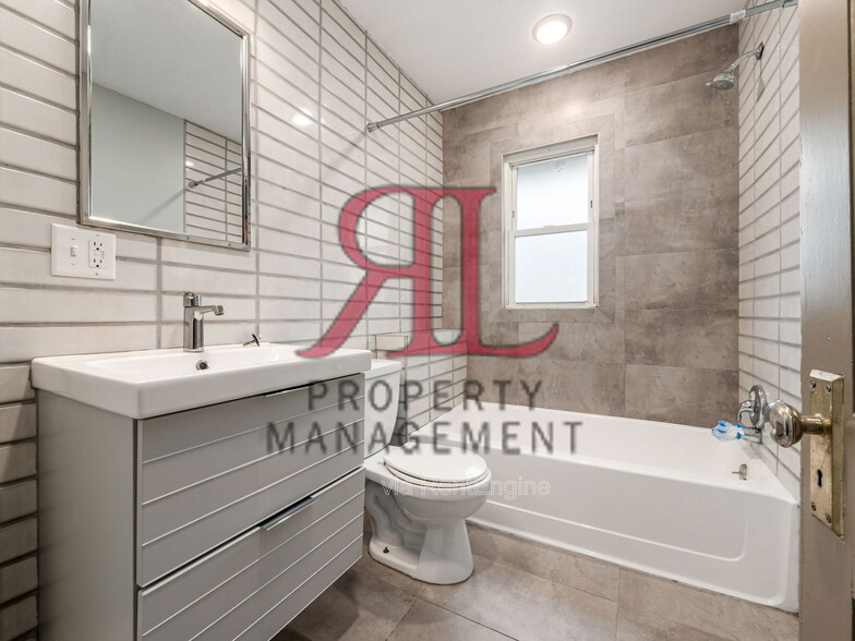 Building Photo - 954 Stanley Ave