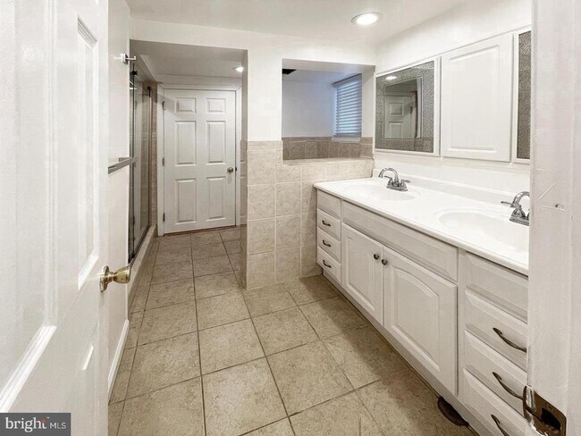 Building Photo - 1115 Riva Ridge Dr