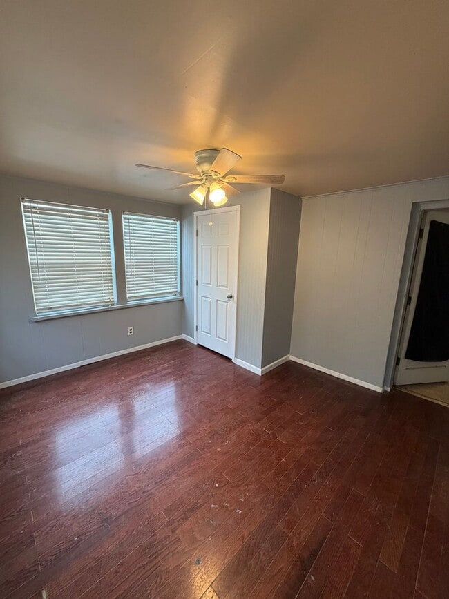 Building Photo - Welcome to this charming 3BD/1BA house in St Louis, MO