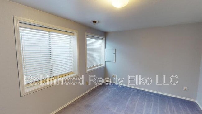 Building Photo - 2651 Shadow Ridge Dr