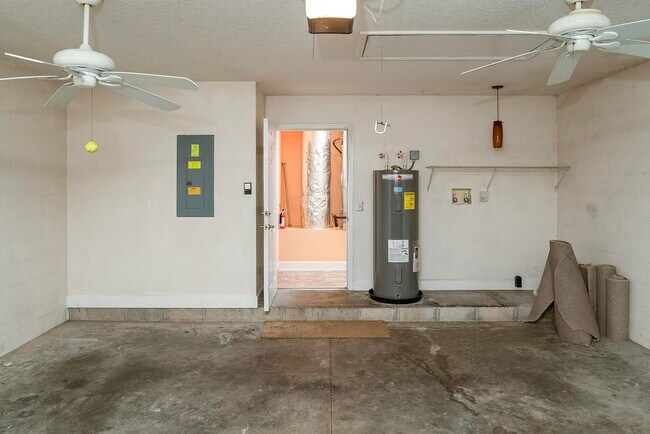 Building Photo - 4040 Red Pine Ln
