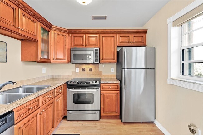 Building Photo - 107 Spring Lake Ct