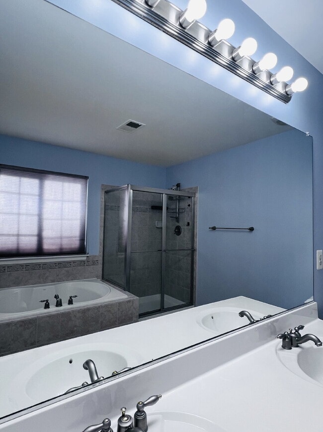 Building Photo - Move-in Special: HALF OFF off of the first month's rent! Stunning 4-5 Bedroom Home for Rent in En...