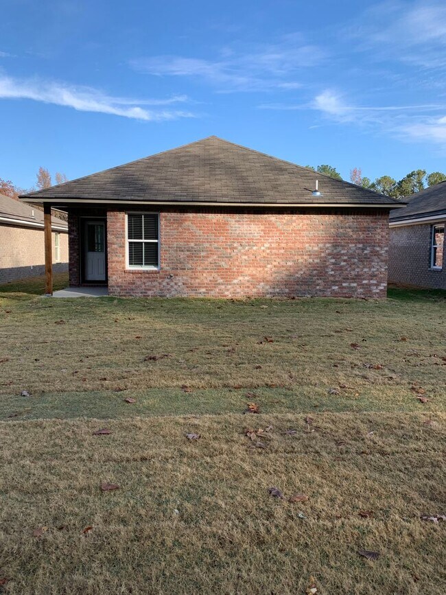 Building Photo - *PRE-LEASING*  Three Bedroom | Two Bathroo...