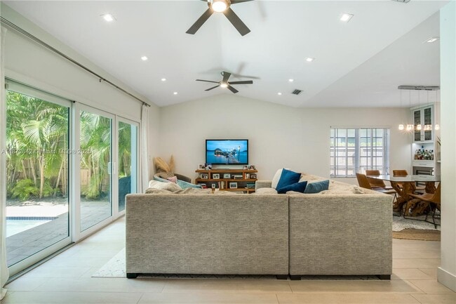 Building Photo - 4183 Pamona Ave