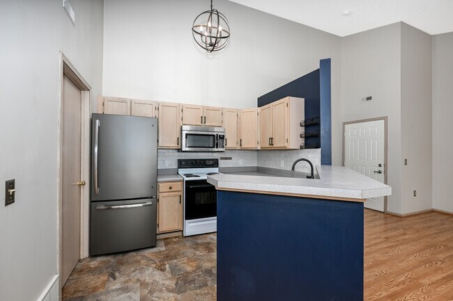 Kitchen (View 2) - 1460 Buckingham Gate Blvd