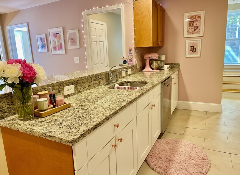 Building Photo - 56 Egmont St