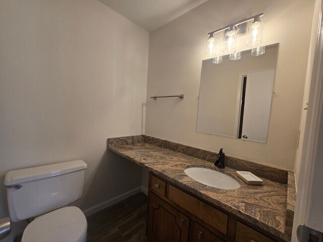 Building Photo - Meticulously Kept 2BR, 3BA Townhome with D...