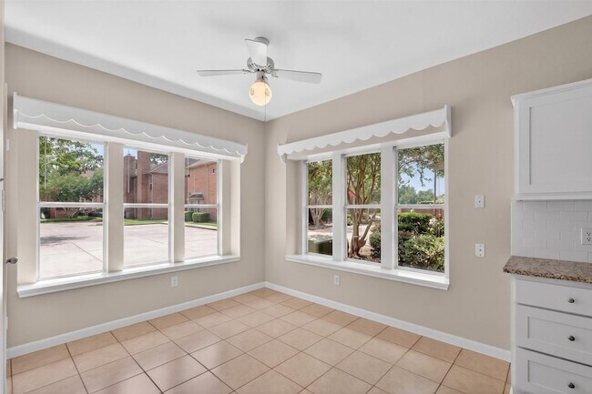 Building Photo - 5515 Strack Rd
