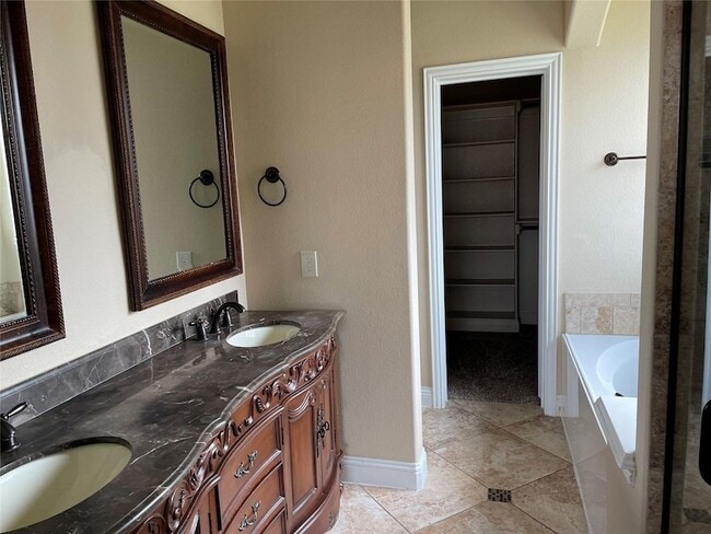 Building Photo - 3004 Guadalupe Dr