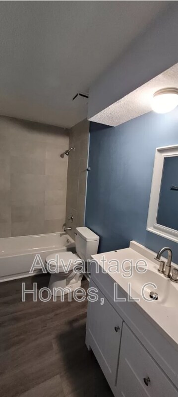 Building Photo - 744 N 70th St