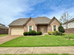 Building Photo - Now Leasing a Spacious 4 Bedroom 2 Bath Ho...