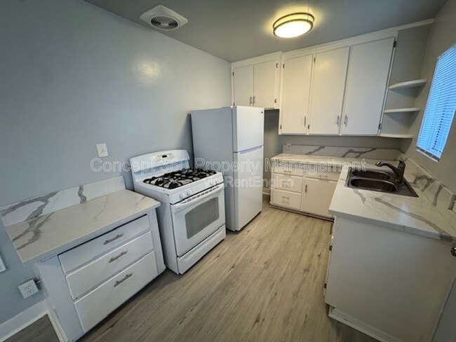 Building Photo - 1834 Cedar Ave