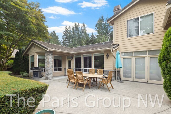 Building Photo - Gorgeous 3,400sf Golf Course Craftsman on ...