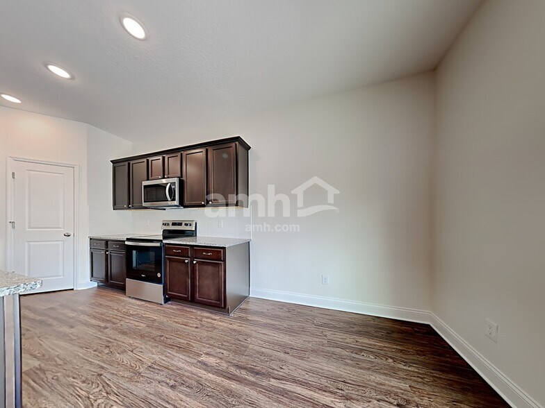 Building Photo - 1305 Mount Logan Dr