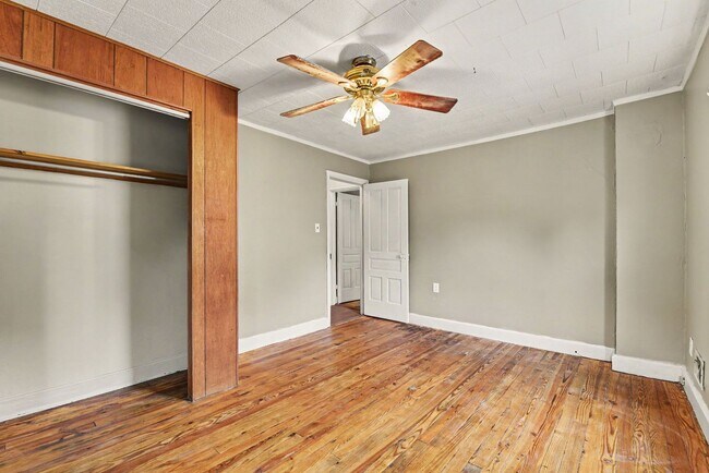 Building Photo - 215-217 Pine Grove Rd