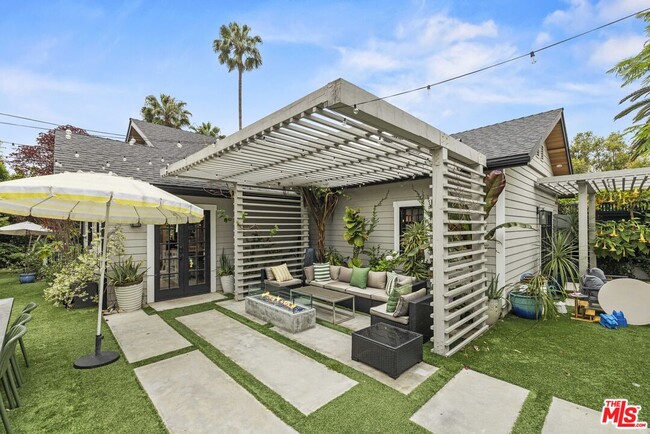 Building Photo - 7403 Hawthorn Ave