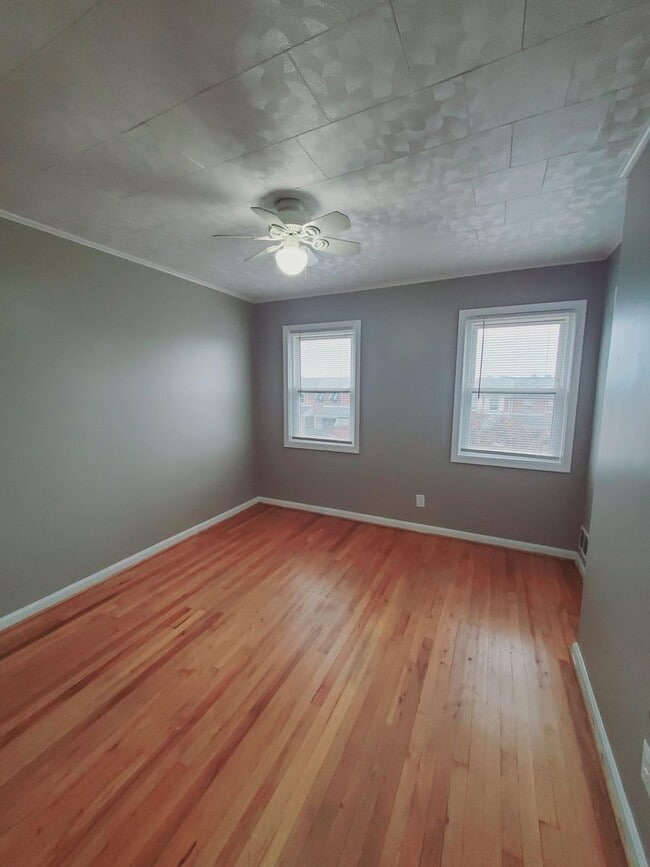 Building Photo - 410 Joplin St