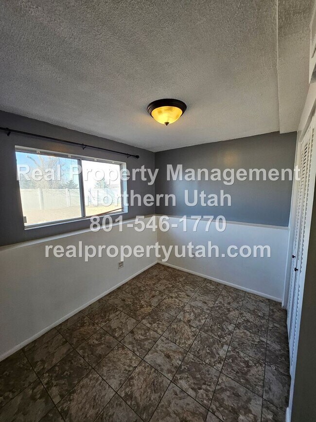 Building Photo - 5035 S 4275 W