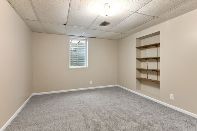 Building Photo - Lovely 3 bedroom home available soon!