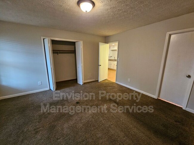 Building Photo - 200 Leigh Dr