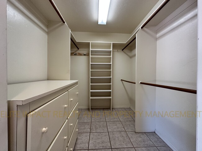 Building Photo - 491 S Corte Del Cantante