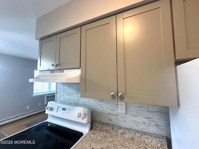 Building Photo - 61 Stonehurst Blvd