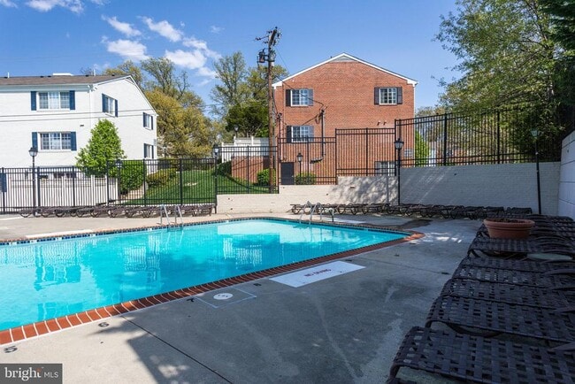 Building Photo - 1311 N Van Dorn St