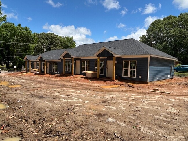 Building Photo - New Construction 2 Bedroom 1 Bath apartment in Downtown Clover