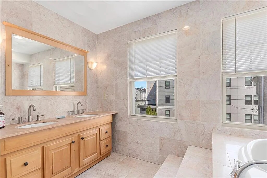 Building Photo - 18 Piedmont St