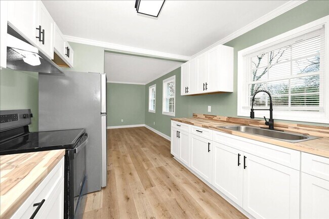 Building Photo - Charming 3-Bedroom 1.5 Bathroom Home in Decatur, AL – Move-In Ready!