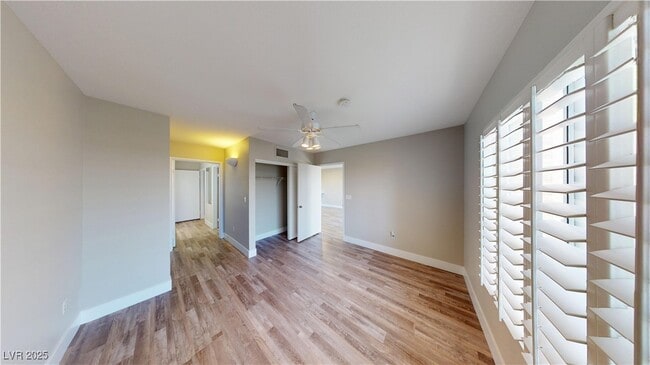 Building Photo - 8070 W Russell Rd
