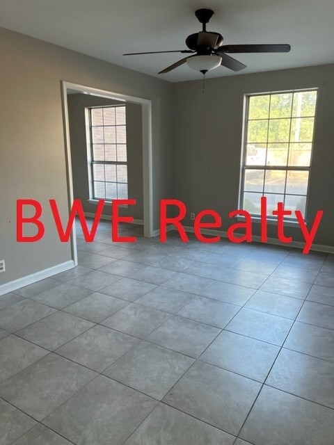 Building Photo - Charming 1 Bedroom Franklin Condo