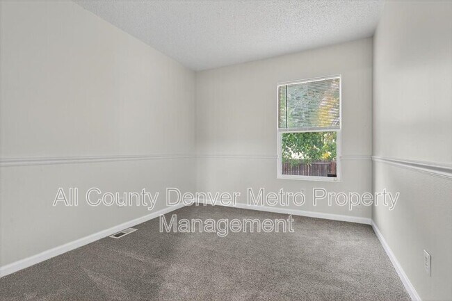 Building Photo - 5241 Helena St