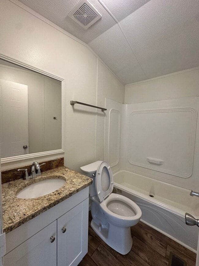 Building Photo - 1012 10th St