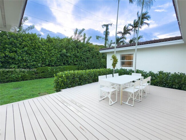 Building Photo - 1300 NE 102nd St