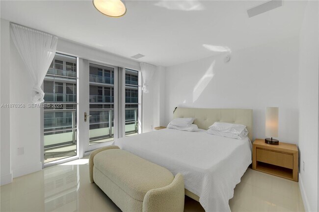 Building Photo - 3739 Collins Ave